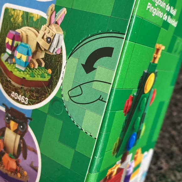 LEGO Christmas Penguin Set 40498 NWT - Picture 7 of 9